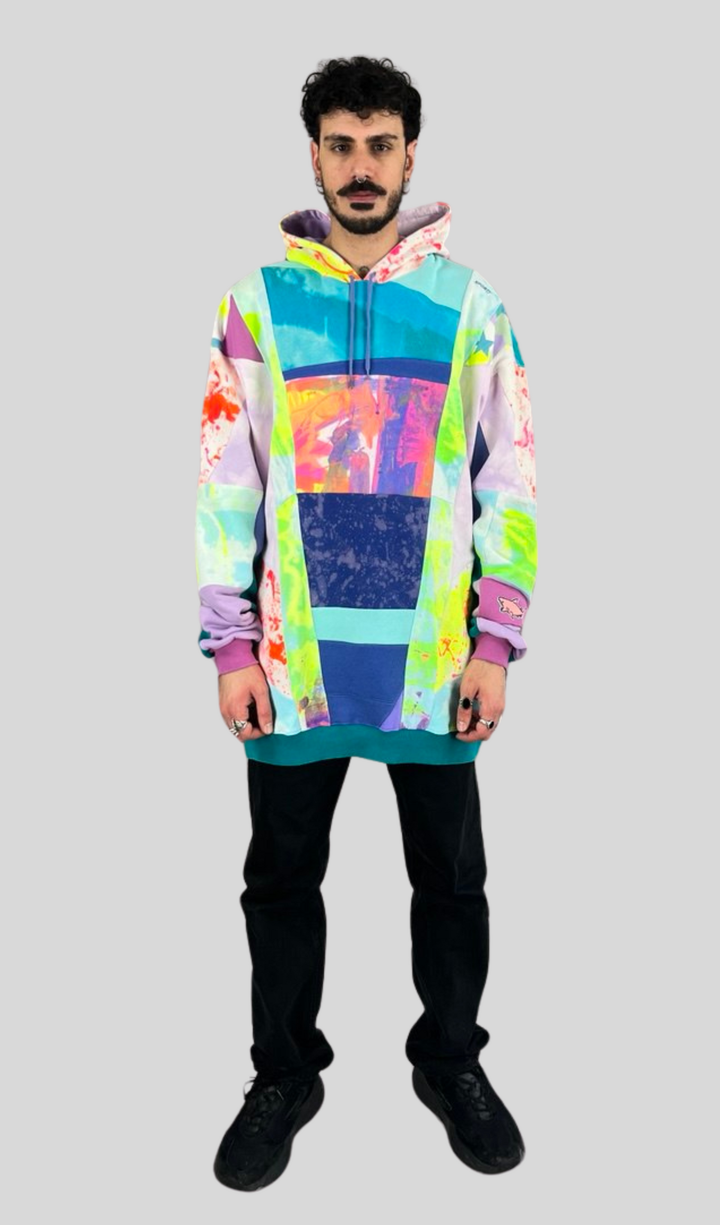 Everyone´s Hoodie shark paint