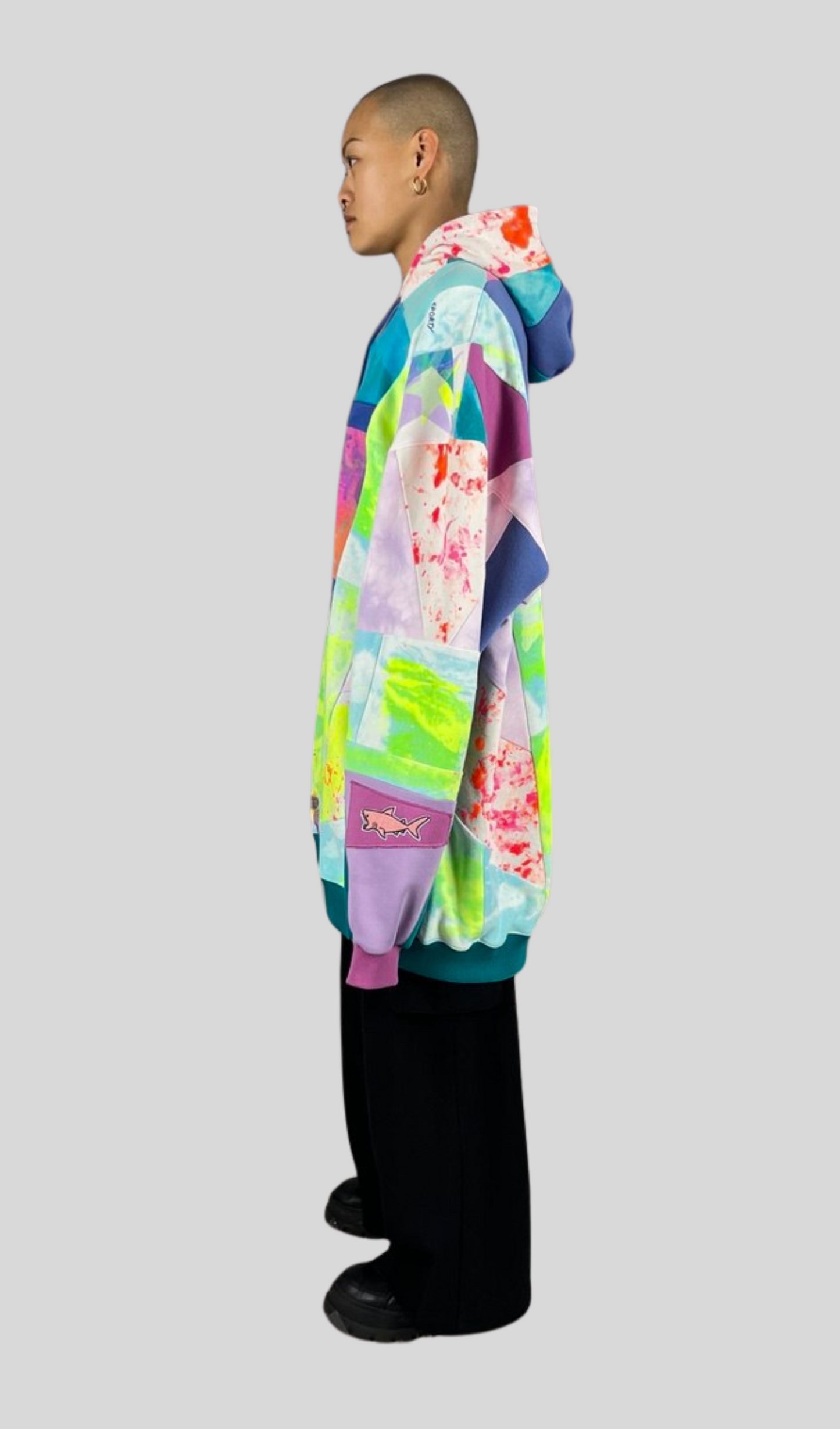 Everyone´s Hoodie shark paint